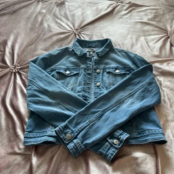 Basic Denim Jacket - Picture 6 of 11